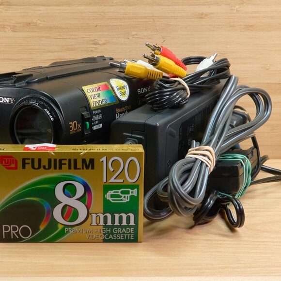 COPY - Sony Handycam CCD-TR710 NTSC Video8 Camera Camcorder, Made in Japan - Picture 2 of 8